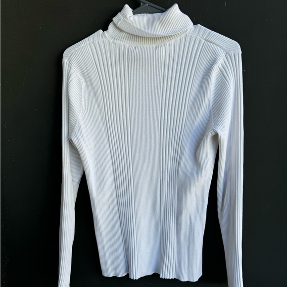 White turtleneck sweater - Picture 2 of 4
